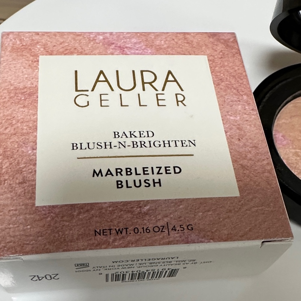 Laura Geller Baked Marbleized Blush in Ethereal Rose. With brush. - Picture 3 of 9